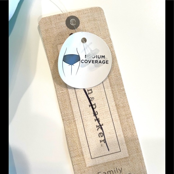 White tropical one piece swim printed blue/green leaf, molded cups adjustable - Picture 7 of 8